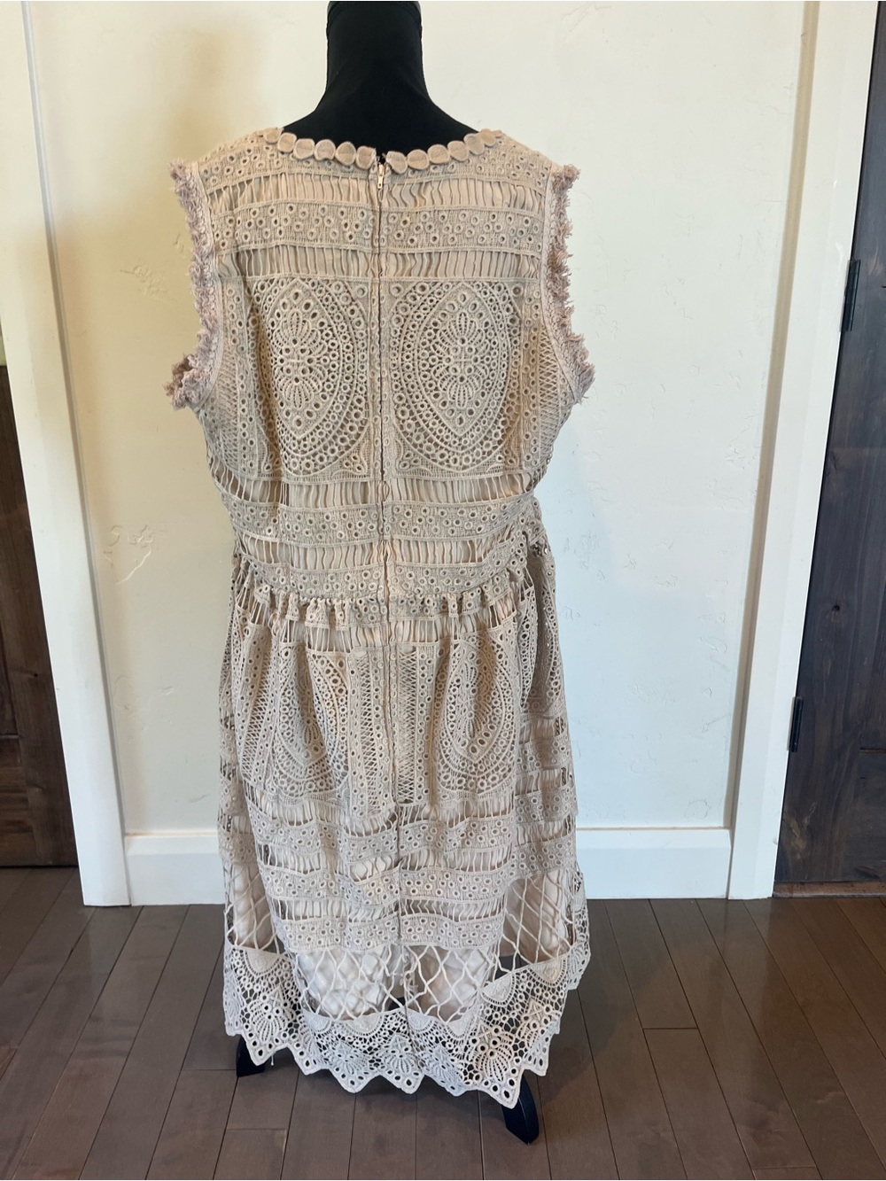 ModCloth Geode Crochet Midi Dress in Soft Beige 2X EUC - Picture 3 of 6